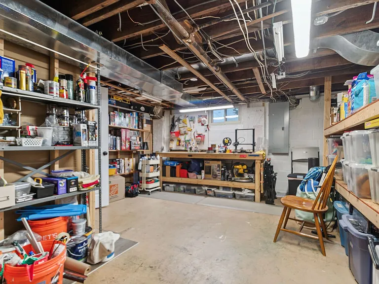 9909 Gardiner Ave — Photo 37