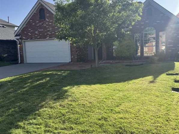 611 NW Waterford Dr, Lawton, OK 73505