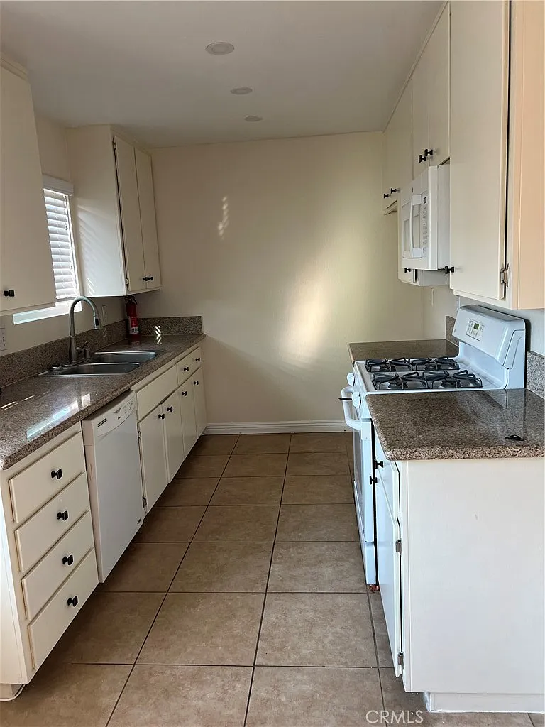 1 bed, 4125 sqft, $2,495 — Photo 3