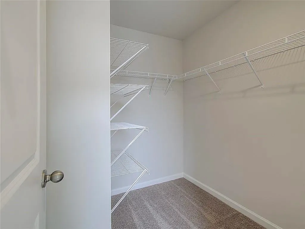 3 bed, 2250 sqft, $2,600 — Photo 4
