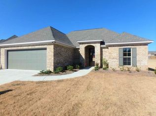 125 Woodscaped Dr, Canton, MS 39046