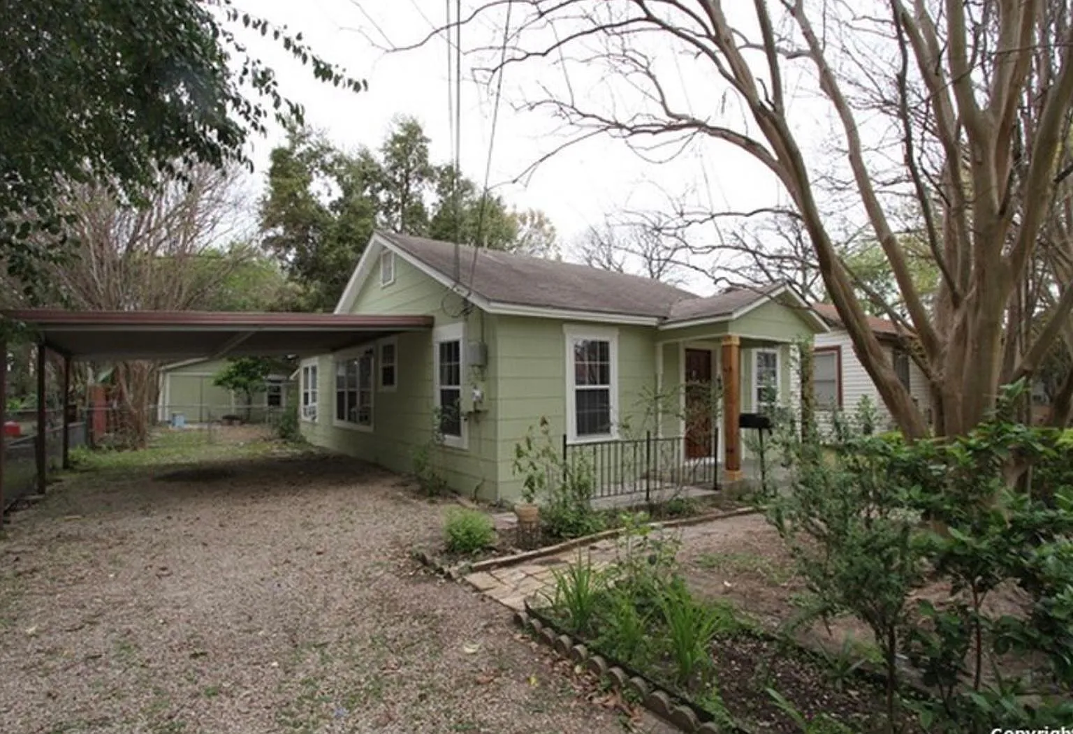 3 bed, 925 sqft, $1,400 — Photo 2