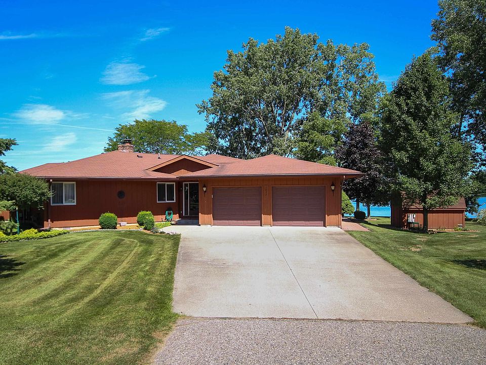 1072 Crown Point Dr, Weidman, MI 48893 Zillow