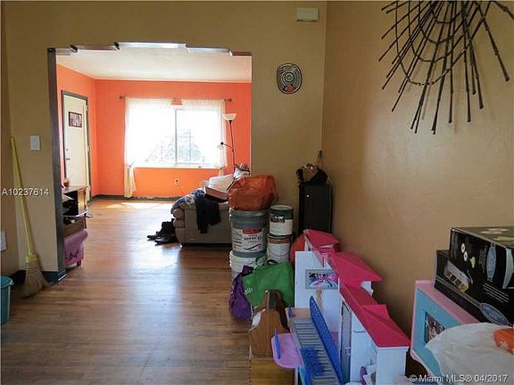 5th image of 637 NE 92nd St APT 11C