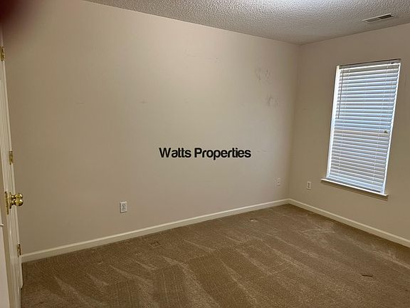 3rd image of 218 Briar Cir