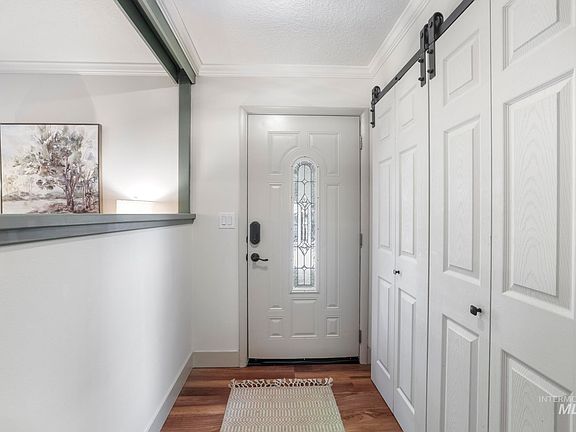 4th image of 2139 Hillcrest Ln