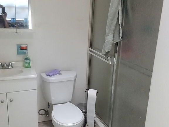 4th image of 1400 Columbia Dr