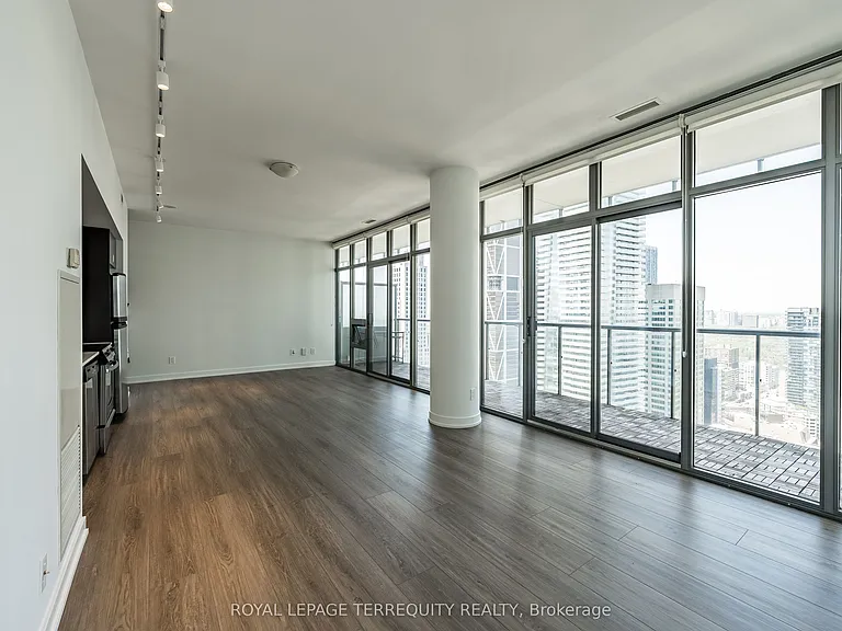 33 Charles St E #4008 — Photo 5