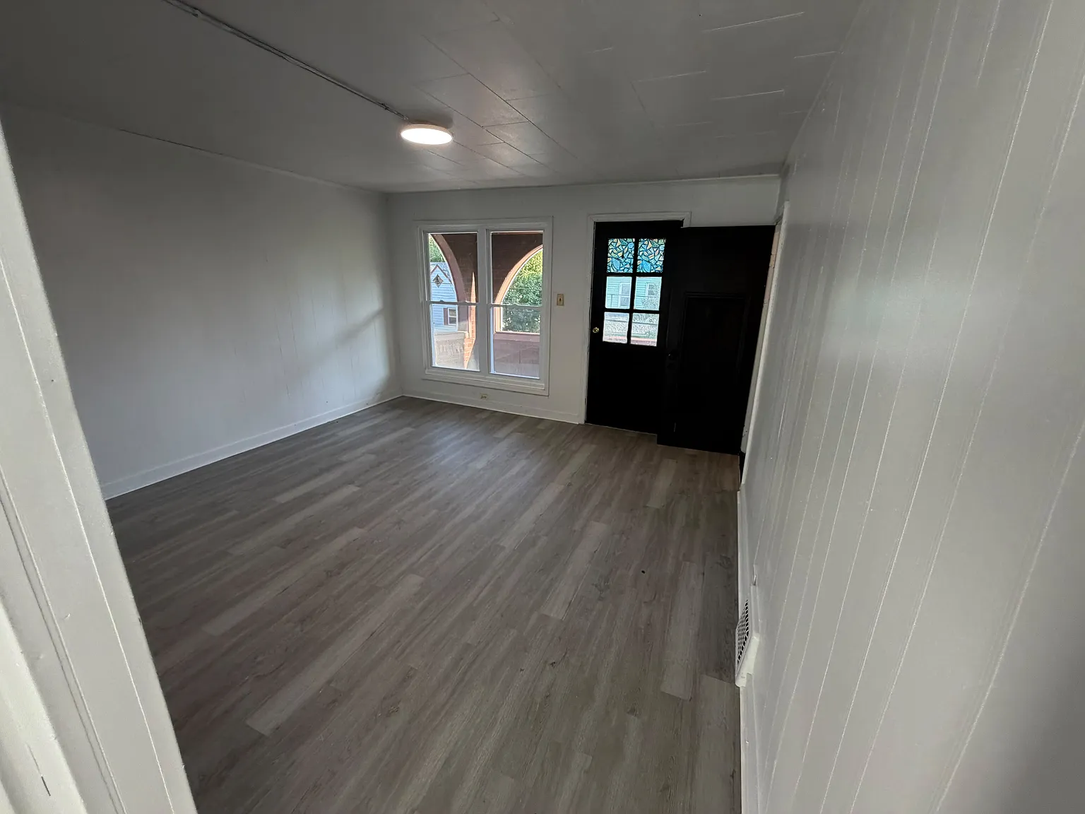 2 bed, 2150 sqft, $1,225 — Photo 1