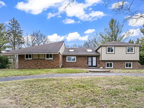 2nd image of 5910 Cedar Knoll Dr