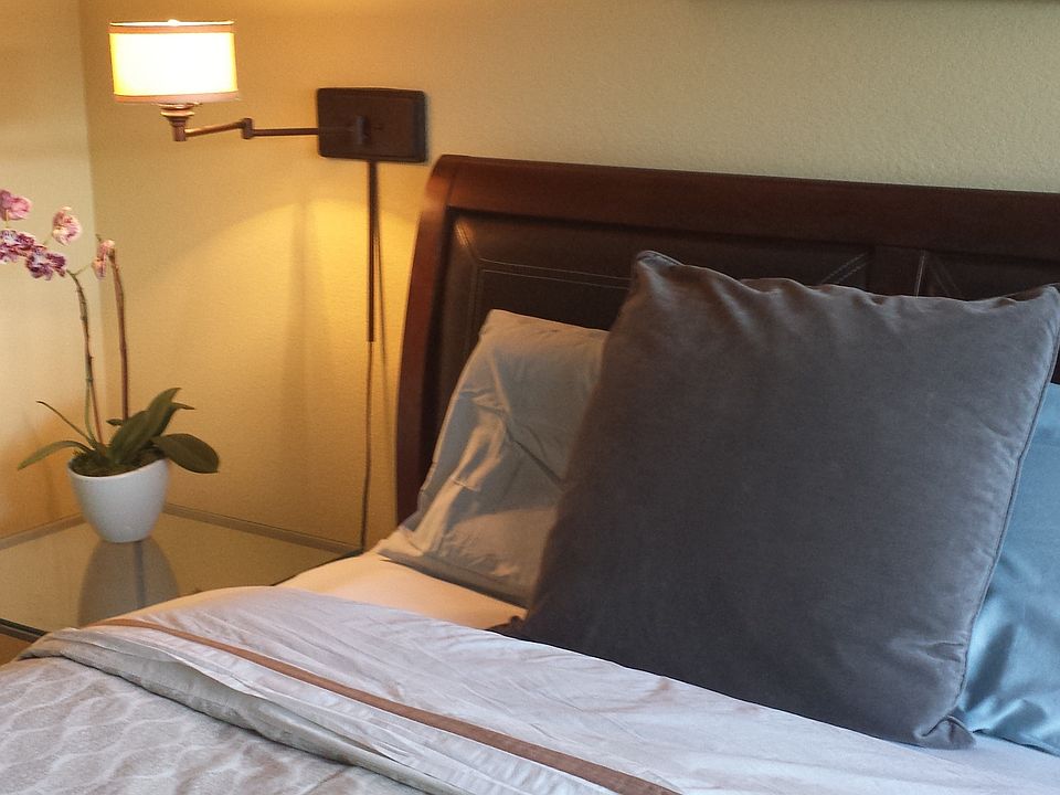 Queen Bed with luxury linens