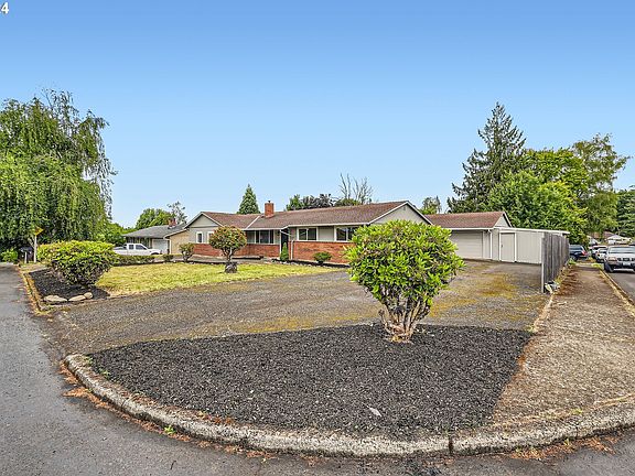 3rd image of 7607 NE 65th Ct