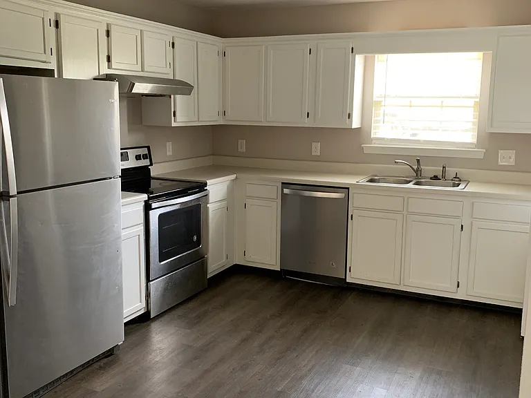 2221 S Rutherford Blvd — Photo 2