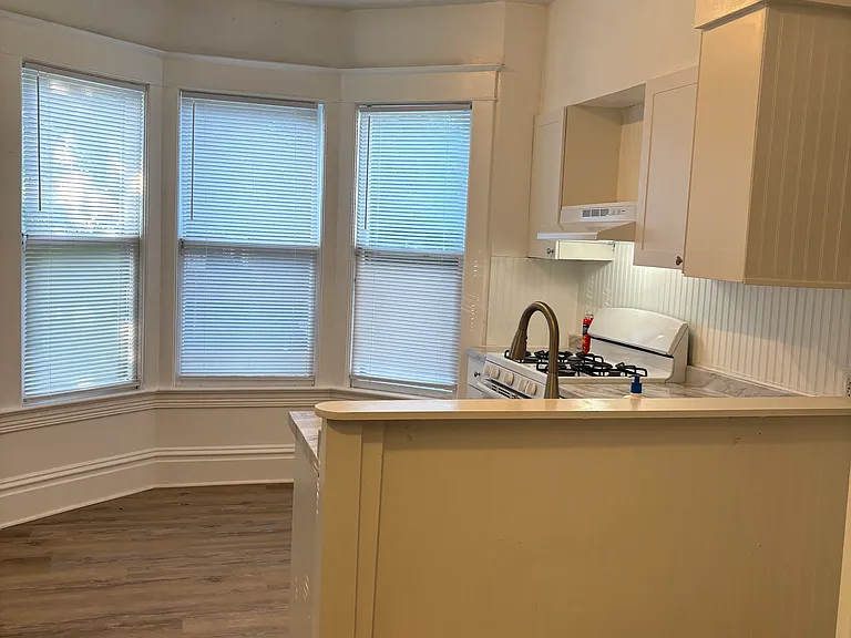 102 Paddock Ave SE #1 — Photo 1