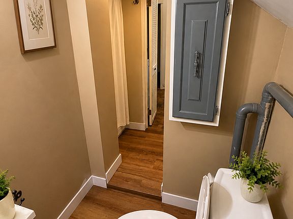 5th image of 117 Fort Howard Ave #B
