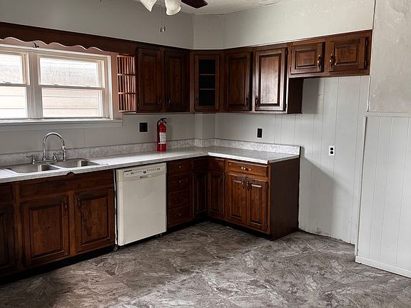 4th image of 567 N Oakland Ave