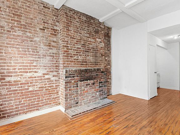 3rd image of 17 Downing St APT 2a