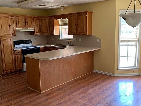 3rd image of 69 Emerald Dr