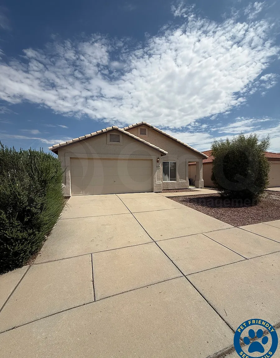 4 bed, 2.0 bath, 1605 sqft, $1,900 — Photo 1