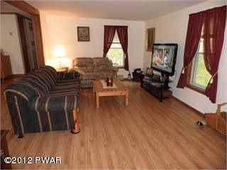 5th image of 103 Mountain Ash Dr