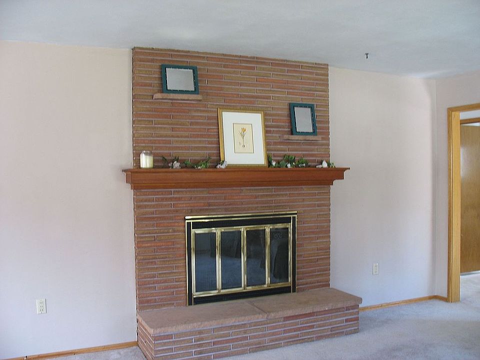 Lv rm fireplace