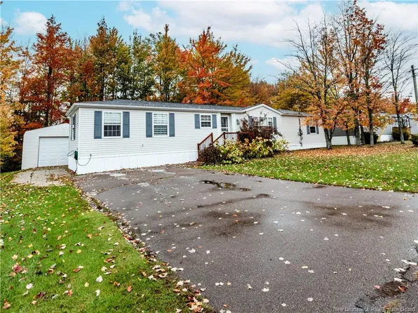 166 Nepisiguit, Dieppe, NB E1A 7N1