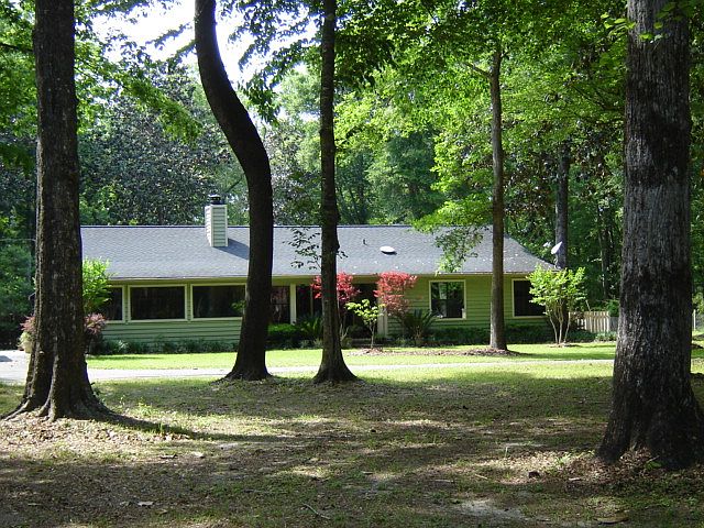 1st image of 615 Oakwood Trl