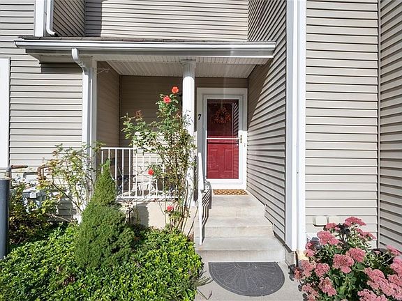 3rd image of 7 Stone Creek Ln #8