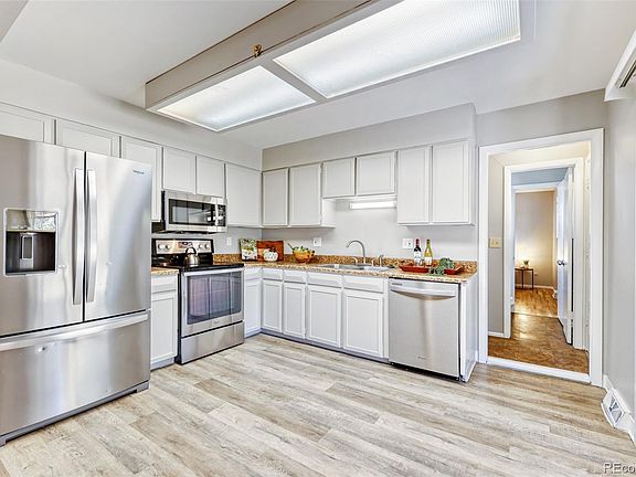 5th image of 414 S Uvalda Street