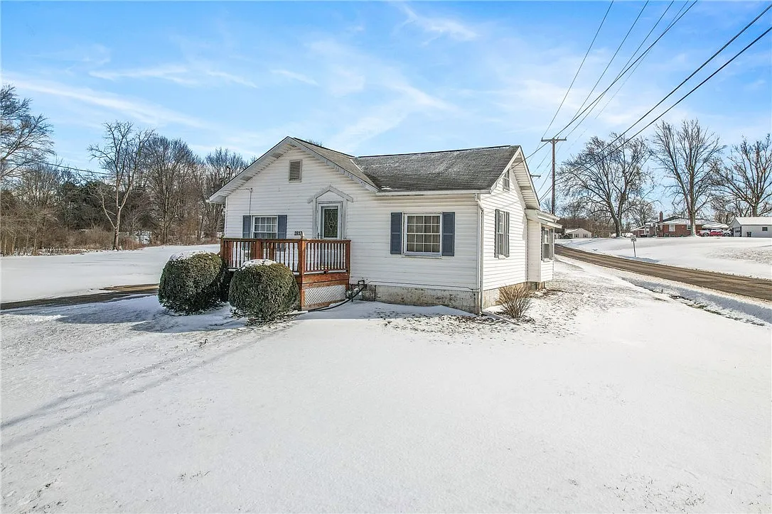 2817 Mercer West Middlesex Rd photo 1