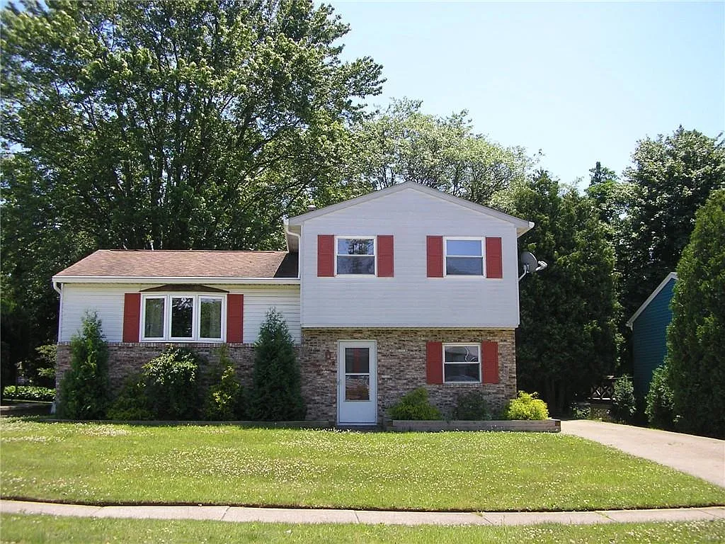 2059 Brooksboro Dr photo 1