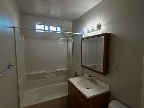 5th image of 9747 Riverview Ave #1