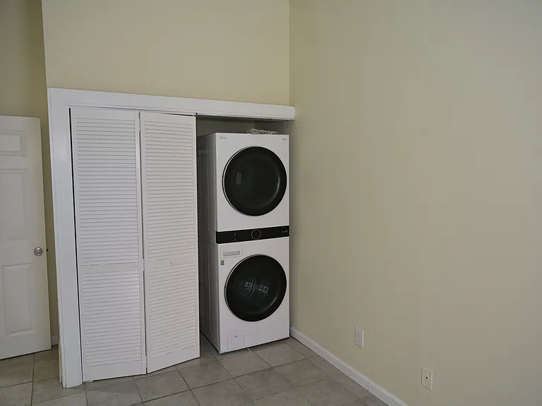 805 Russell Blvd — Photo 4