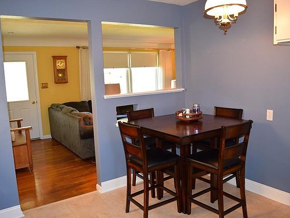 3rd image of 71 Meadowbrook Ave