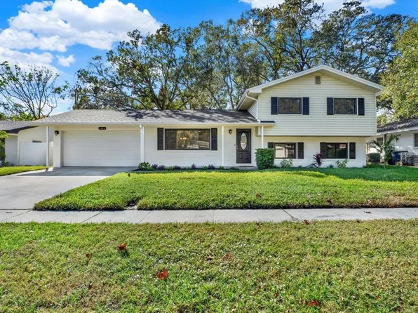 2224 Hennesen Dr, Clearwater, FL 33764