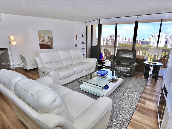 2nd image of 1000 Island Blvd APT 2005