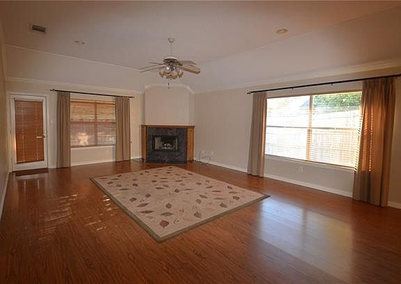 4th image of 402 Harwood Cir