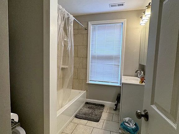 5th image of 22 Wachusett St #1