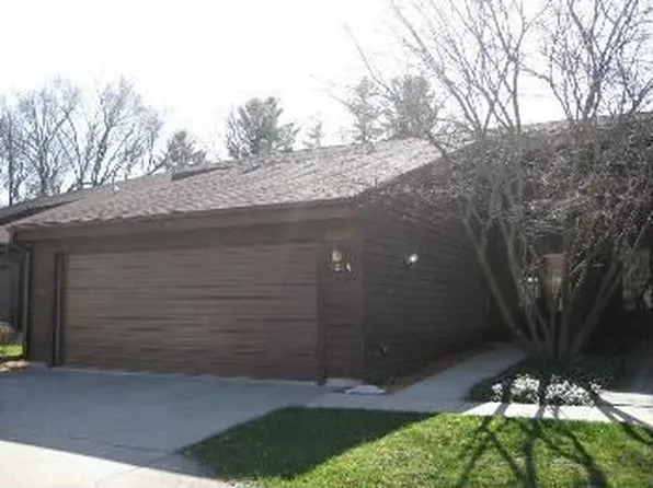 1805 Glenwood Oaks Ct, Urbana, IL 61801