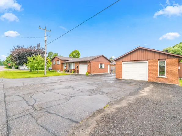2 Herman St, Petawawa, ON K8H 3J8