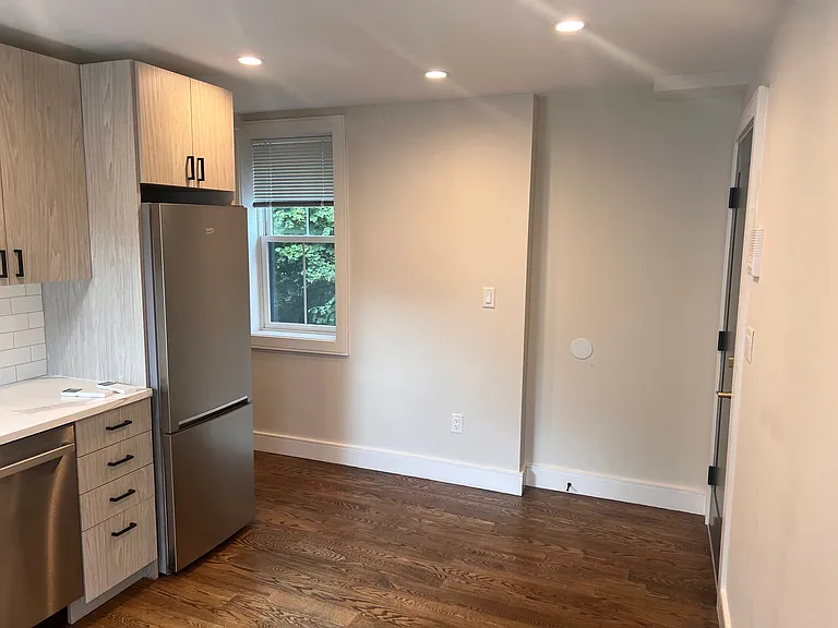 366 Hanover St #7 — Photo 7