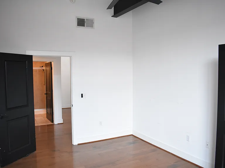 1261 Caroline St NE #101 — Photo 5