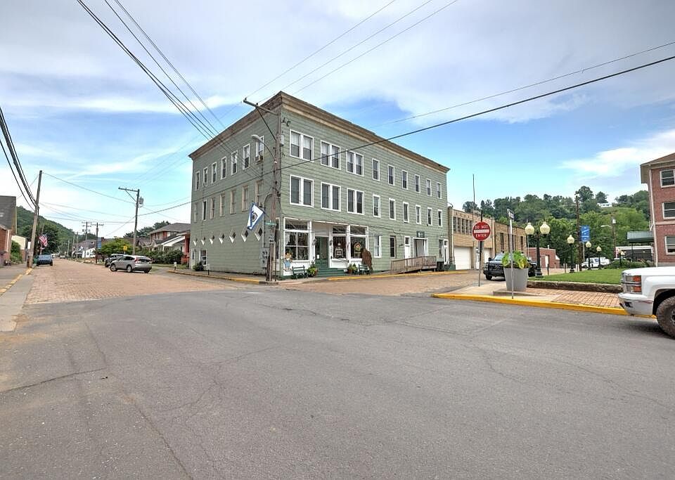 1st image of 400 4th St