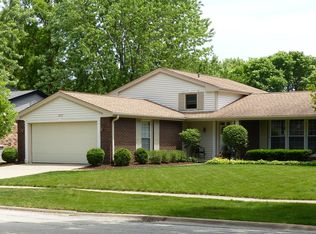 2639 N Stratford Rd, Arlington Heights, IL 60004