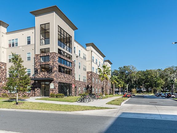 Varsity House Gainesville - exterior2