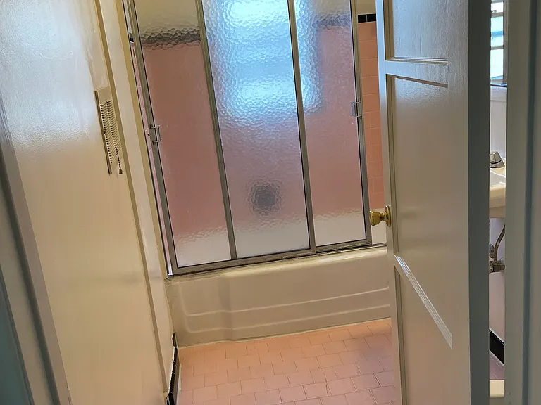 Westwood Apartments — Photo 20