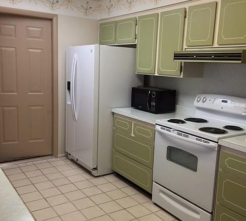 5th image of 15813 N Bowling Green Dr