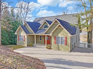 290 Sneaking Creek Dr, Hayesville, NC 28904