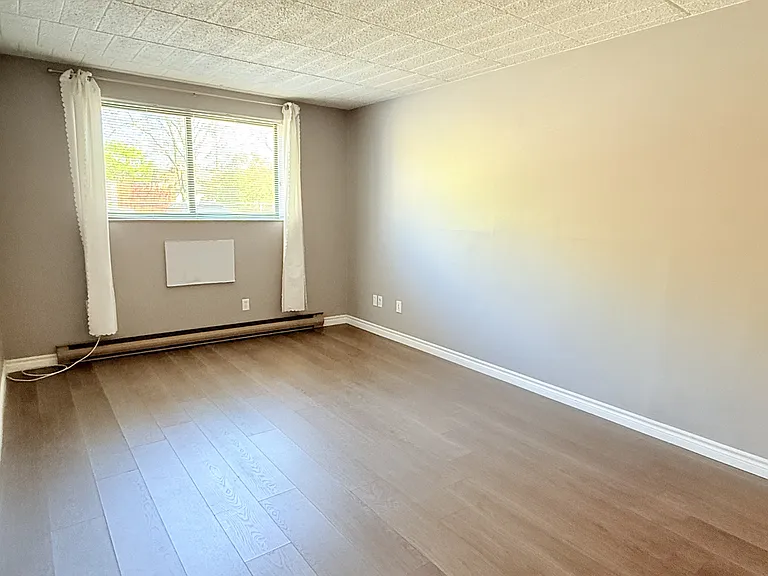 360 Tecumseh Rd W #103 — Photo 3