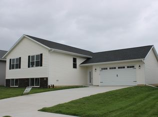 2915 Belle St SW, Cedar Rapids, IA 52404